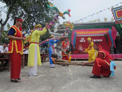Nấu cơm thi của làng Trinh Hà xã Hoằng Trung - một trong những trò diễn sẽ tham gia trong lễ hội du lịch biển Hải Tiến.JPG