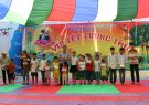 Đồng chí Lê Sỹ Nghiêm, Phó Bí thư Huyện ủy, Chủ tịch UBND huyện Hoằng Hóa thăm, tặng quà tết Trung thu tại xã Hoằng Phượng.