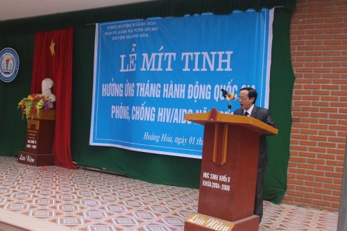 Giám đốc TTYT khai mạc buổi lễ.JPG