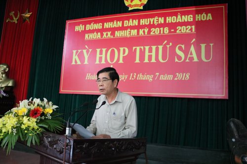Đồng chí Trương Tuấn An - Quyền Bí thư Huyện ủy phát biểu tại kỳ họp.JPG