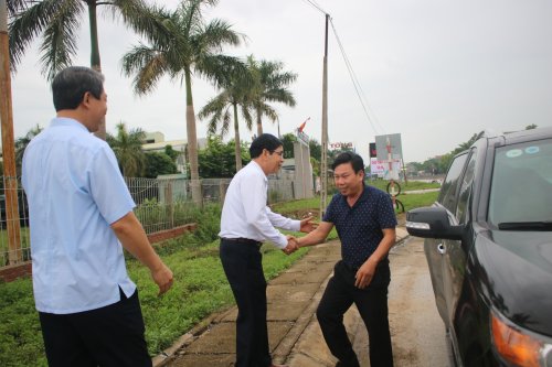 Lãnh đạo Huyện Hoằng Hóa và Thị xã Điện Bàn vui mừng trong phút giây gặp mặt.JPG