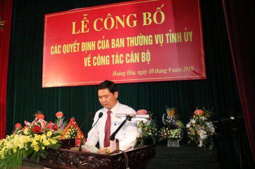 Đồng chí Lê Sỹ Nghiêm, Phó Bí thư Huyện ủy Hoằng Hóa phát biểu nhận nhiệm vụ.JPG