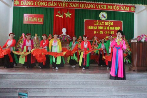 Văn nghệ chào mừng.jpg