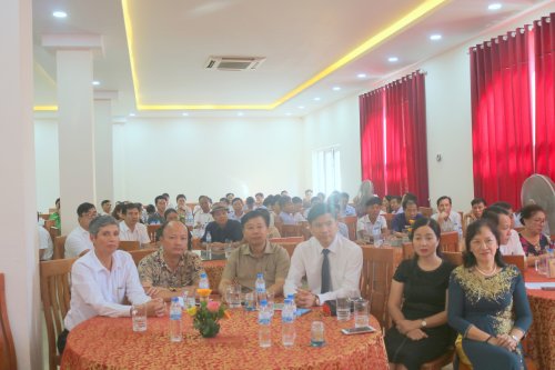 2 các đại biểu đại diện hiệp hội DN Việt Nam, DN tỉnh và lãnh đạo huyện dự  lễ.JPG
