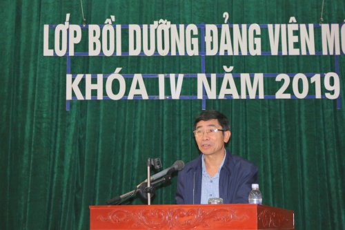 1.đc Nguyễn Đình Tới- TVHU- Trưởng BTG- Giám đốc TT  phát biểu  tại lễ bế giảng.JPG