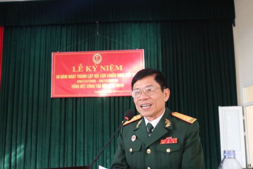 2. Đồng chí Nguyễn Văn Hùng - Chủ tịch Hội CCB huyện phát biểu chỉ đạo tại buổi lễ.JPG