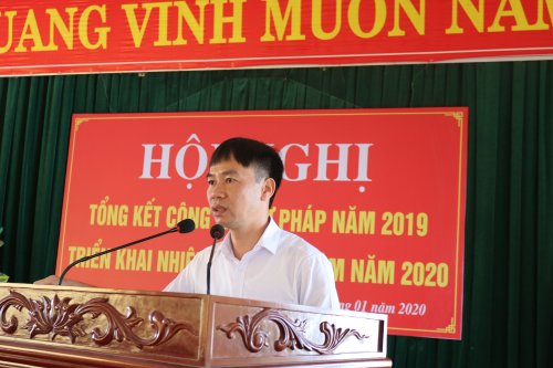 Ảnh 2. Đồng chí Đoàn Văn Bằng - Trường phòng tư pháp huyện khai mạc và chủ trì hội nghị.JPG