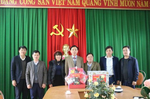 3. Đoàn đã thăm, chúc tết cán bộ, công chức và nhân dân xã Hoằng Phú.JPG