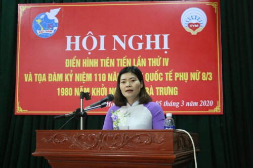 Ảnh 6. Đồng chí Nguyễn Thị Kiều Oanh – Trưởng Ban gia đình xã hội, Hội LHPN tỉnh phát biểu tại hội nghị.JPG