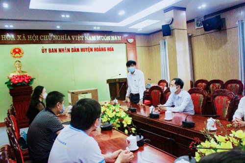 4. Đồng chí Lê Văn Phúc - Phó Chủ tịch UBND huyện phát biểu cảm ơn.jpg