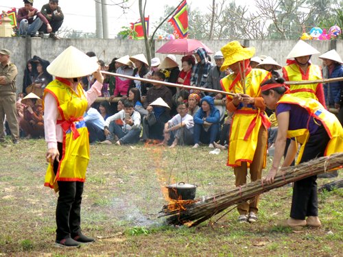 Nét sinh hoạt văn hóa độc đáo tại lễ hội Kỳ Phúc đền thờ Tô Hiến Thành.jpg