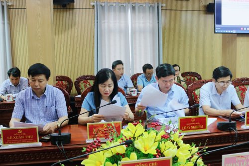 2. Các đồng chí lãnh đạo huyện Hoằng Hoá dự hội nghị.jpg