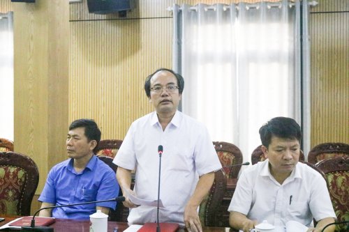 Đồng chí Hoàng Ngọc Dự - Huyện ủy viên - Phó chủ tịch UBND huyện phát biểu tại hội nghị.jpg