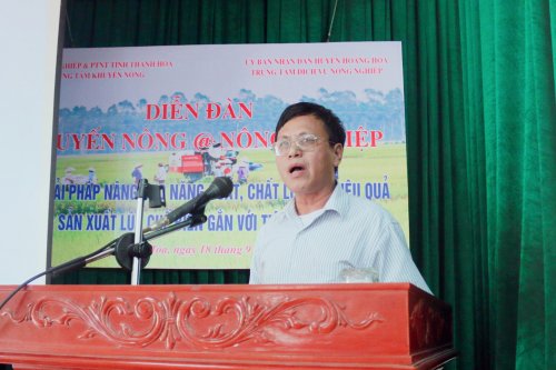 3. Đồng chí Lê Văn Khoa - Phó Giám đốc Trung tâm Khuyến nông tỉnh phát biểu tại diễn đàn.jpg