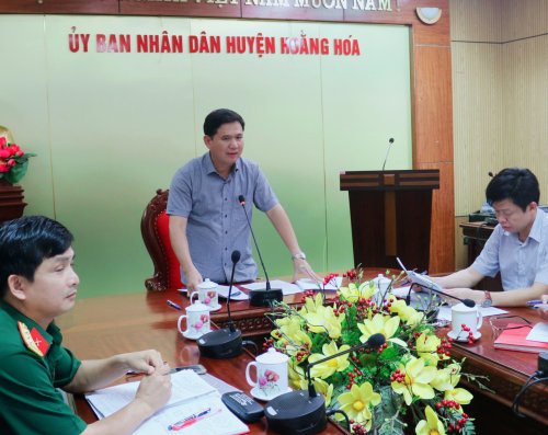 2. Đồng chí Lê Sỹ Nghiêm - Phó Bí thư - Chủ tịch UBND huyện kết luận hội nghị.jpg