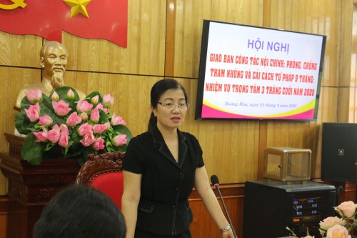 Đồng chí Đoàn Thị Hải - Phó Bí thư thường trực huyện ủy phát biểu kết luận hội nghị.jpg
