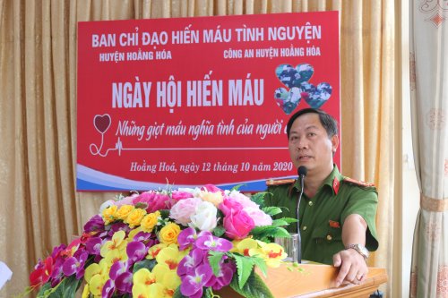 Ảnh 2. Đồng chí Nguyễn Thế Vượng - Phó Trưởng công an huyện phát động tại buổi lễ (1).JPG