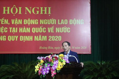 lãnh đạo thị trấn Bút Sơn phát biểu tại hội nghị.jpg