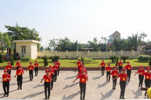 Biểu diễn thể dục dưỡng sinh.jpg