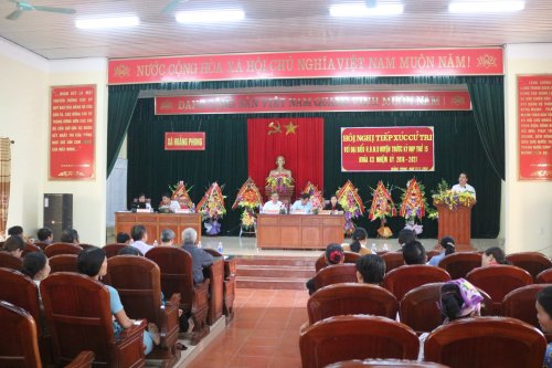 4. toàn cảnh buổi tiếp xúcvới cử tri xã Hoằng Lưu và Hoằng Phong  tại  hội trường UBND xã Hoằng Phong.jpg