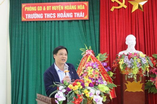 ĐÔồng chí Lê Bá Hải - Huyện ủy viên - Bí thư đảng ủy xã phát biểu tại buổi lế.jpg