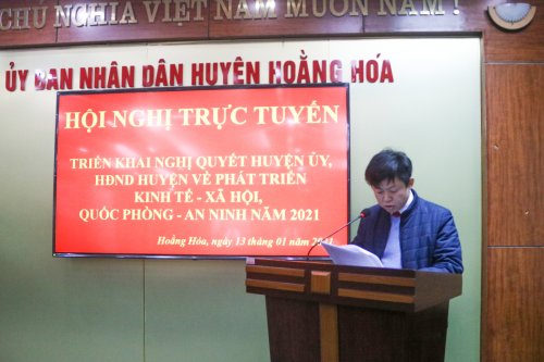 2. Đồng chí Lê Hồng Quang- TVHU, PCT TT UBND huyện trình bày kế hoạch hành động thực hiện Nghị quyết của Huyện ủy, HĐND huyện về nhiệm vụ phát triển KTXH năm 2021.jpg