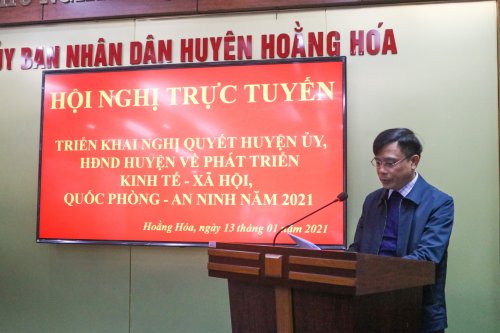 3. Đồng chí Lê Văn Phúc, TVHU- PCT UBND huyện thông qua dự thảo Chỉ thị của UBND huyện về tổ chức đón Tết Nguyên đán Tân Sửu năm 2021.jpg