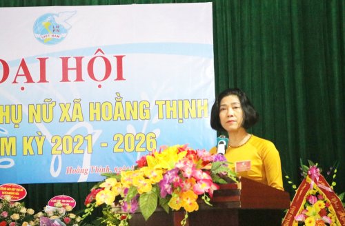 Bà Hoàng Thị Định - Uỷ viên BCH HLHPN tỉnh- HUV - Chủ tịch Hội LHPN huyện phát biểu chỉ đạo tại đại hội .png