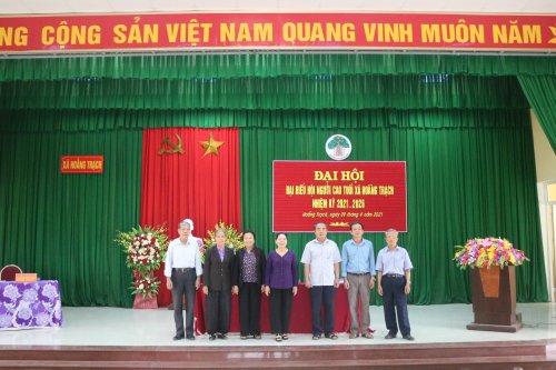 Ra mắt ban chấp hành đại hội.JPG