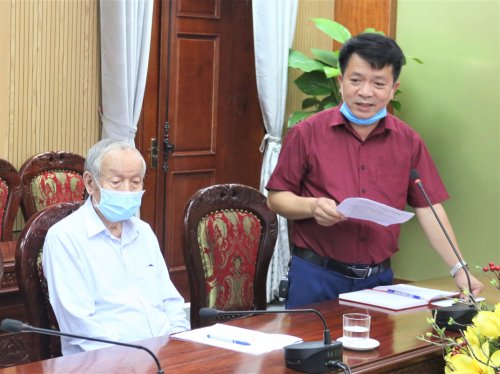 Ảnh 3. Đồng chí Lê Anh Tuấn – Thường vụ Huyện ủy, Trưởng Ban tuyên giáo Huyện ủy, Giám đốc trung tâm bồi dưỡng chính trị huyện phát biểu chỉ đạo tại hội nghị.JPG