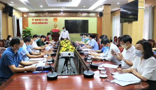 Ảnh 4. Đồng chí Lê Văn Phúc - Phó Chủ tịch UBND huyện, Trưởng BCĐ kỳ thi huyện kết luận tại hội nghị.JPG