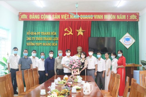 2. Thăm, chúc mừng Công ty TNHH Thanh Lịch - Trường THPT Hoằng Hóa.jpg