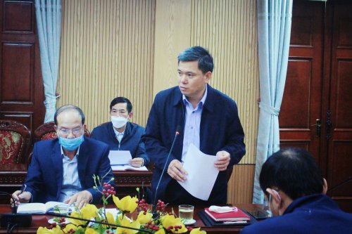 2. Đồng chí Lê Văn Cường - Trưởng Phòng NN&PTNT huyện báo cáo đánh giá mức độ các tiêu chí NTM kiểu mẫu của xã Hoằng Lộc.jpg