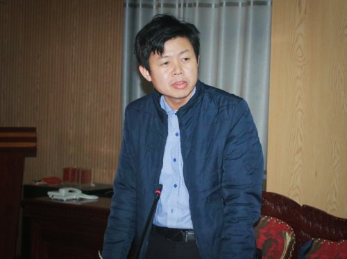 2. Đồng chí Lê Hồng Quang - TVHU - Phó Chủ tịch TT UBND huyện tham gia ý kiên tại hội nghị.jpg