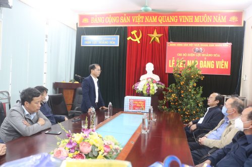 2. đồng chí PCT UBND huyện cùng đoàn lắng nghe, điện lực báo cáo tình hình hoạt động năm 2021- dự kế hoạch năm 2022.jpg