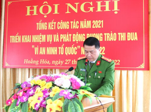 ảnh 4. Thượng tá Lê Thái Hà - Phó trưởng công an huyện báo cáo tại hội nghị.JPG