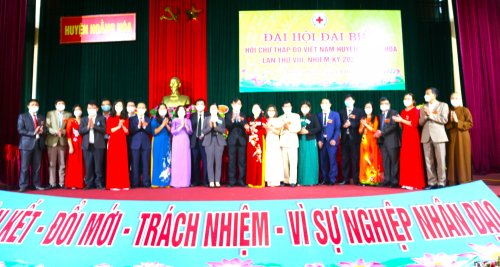 Ảnh 9. Ban chấp hành chụp ảnh lưu niện với các đồng chí lãnh đạo.JPG