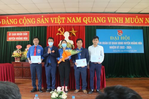 11. Tổ chức lễ trưởng thành đoàn cho các đoàn viên.jpg