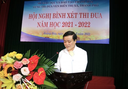 Ảnh 5. Đồng chí Lê Xuân Ninh - Hiệu trưởng trường THPT Lương Đắc Bằng báo cáo kết quả thục hiện nhiệm vụ năm học 2021-2022.JPG