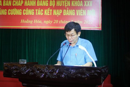 2. Đồng chí Lê Văn Nghĩa - TVHU, Trưởng Ban tổ chức Huyện ủy trình bày dự thảo báo cáo 10 năm thực hiện Nghị quyết 06-NQ-HU.jpg