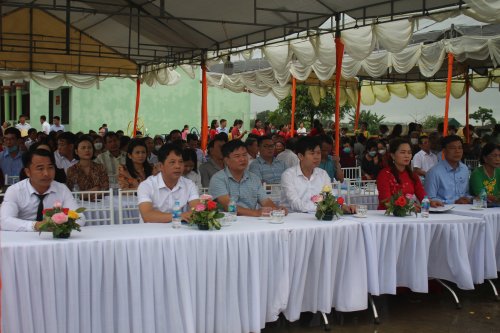 2.Các đại biểu huyện dự buổi lễ.JPG