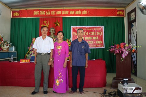 Ra mắt Chi uỷ Chi bộ thôn Thịnh Hoà, nhiệm kỳ 2022-2025.jpeg