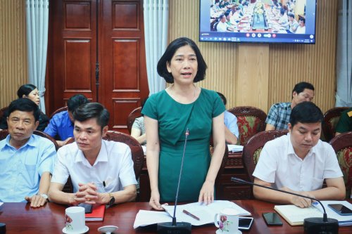 8. Đồng chí Hoàng Thị Định - Chủ tịch Hội LHPN huyện làm rõ hơn những đóng góp của Hội phụ nữ các cấp trong các phong trào chung.jpg