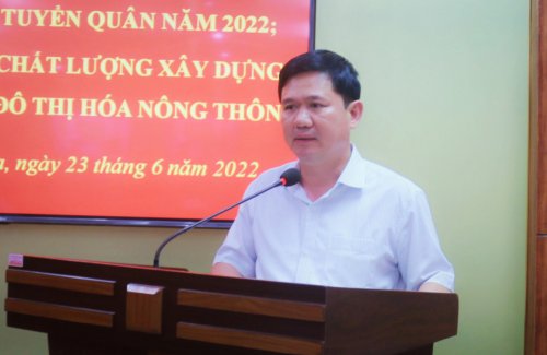 9. Đồng chí Lê Sỹ Nghiêm - Phó Bí thư, Chủ tịch UBND huyện kết luận hội nghị....jpg