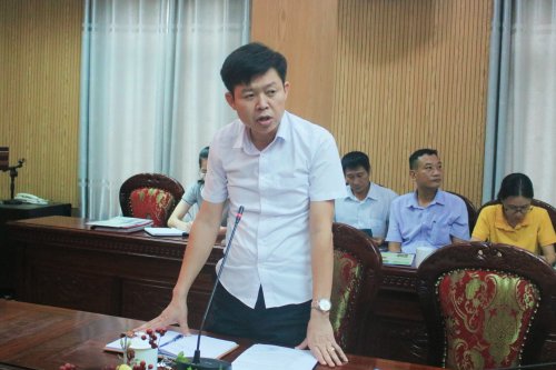 1. Đồng chí Lê Hồng Quang – TVHU, Phó Chủ tịch TT UBND huyện dự, khai mạc hội nghị.jpg