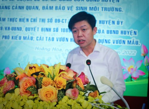 5. Đồng chí Lê Hồng Quang - TVHU, Phó Chủ tịch TT UBND huyện thông qua báo cáo sơ kết.jpg