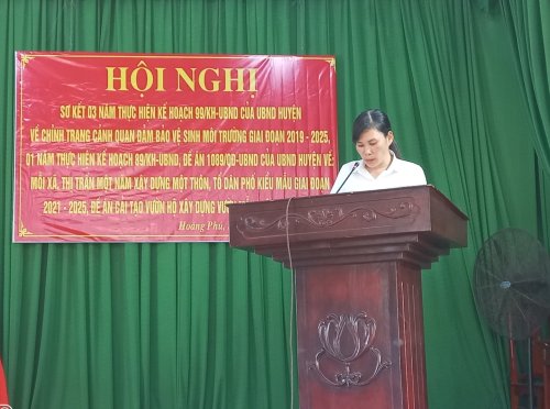 5. Đồng chí Lê Thị Thu Hằng Phó Chủ tịch UBND xã trình bày báo cáo tại hội nghị..jpg