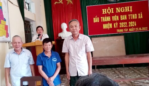 4. Tổ kiểm phiếu Thôn Trung tây tại Hội nghị Bầu thành viên Ban TTND xã Hoằng Phú, nhiệm kỳ 2022-2024..jpg