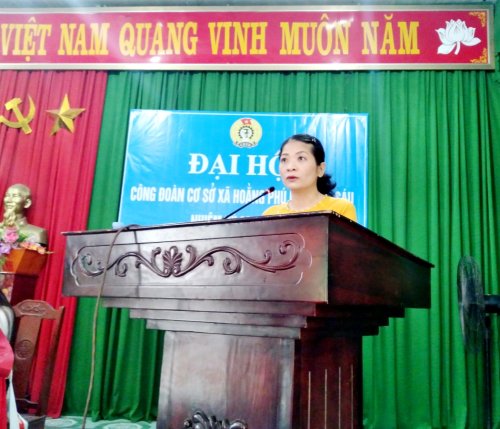 3. Đồng chí Lê Thị Yến Chủ tịch MTTQ xã phát biểu tham luận tại Đại hội.jpg