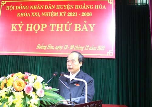 Đồng chí Hoàng Ngọc Dự - Phó chủ tịch UBND huyện báo kết quả giải quyết, kiến nghị tai kỳ họp.JPG